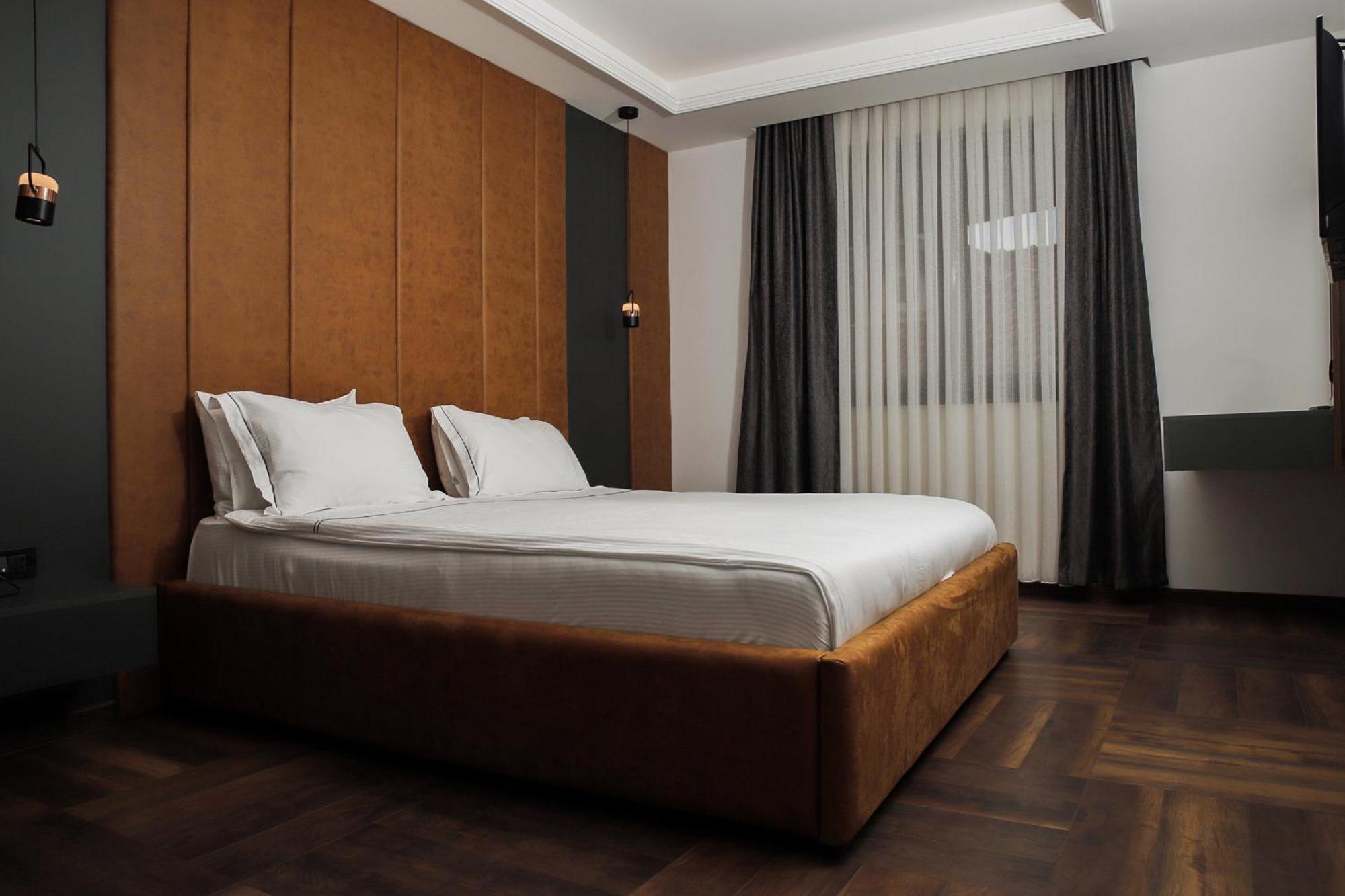 Triumf Hotel Призрен Экстерьер фото